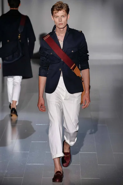 Look 22